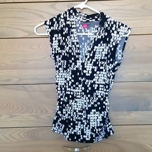 *DONATING SOON* Black & White Sleeveless Stretch Top